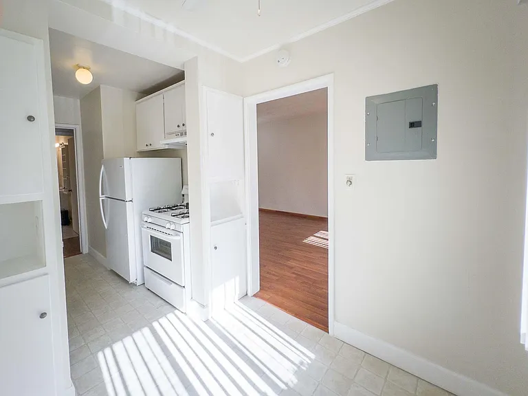 1721 O St #6 — Photo 3