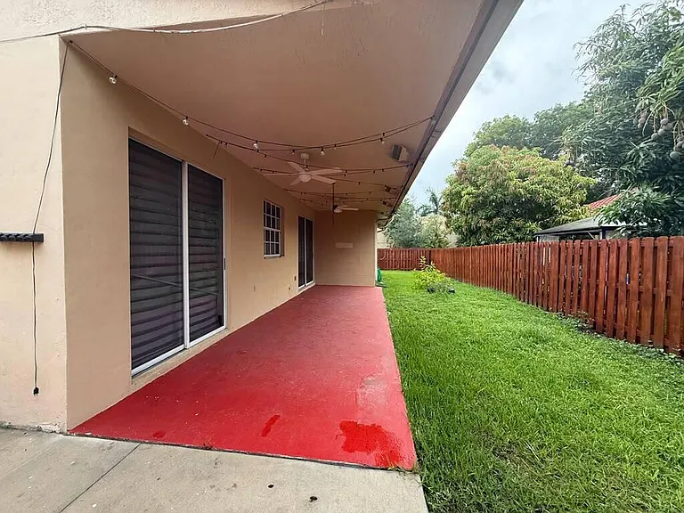 9141 NW 152nd St — Photo 27