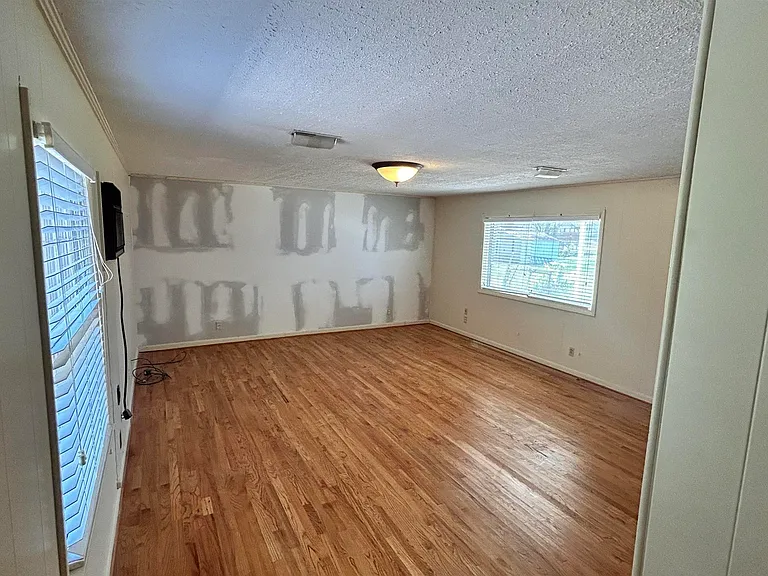2106 Giles Dr NE — Photo 25