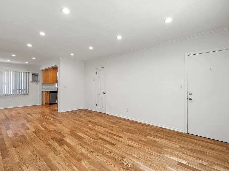 1233 N Harper Ave #5 — Photo 3