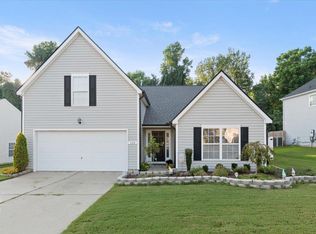 820 Red Oak Tree Dr, Fuquay Varina, NC 27526