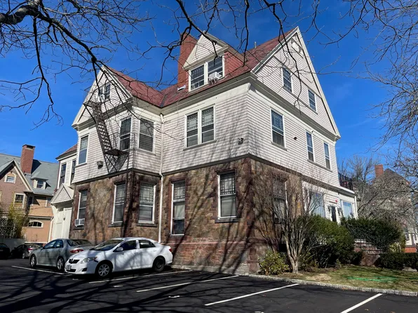 314 Angell St APT 8, Providence, RI 02906