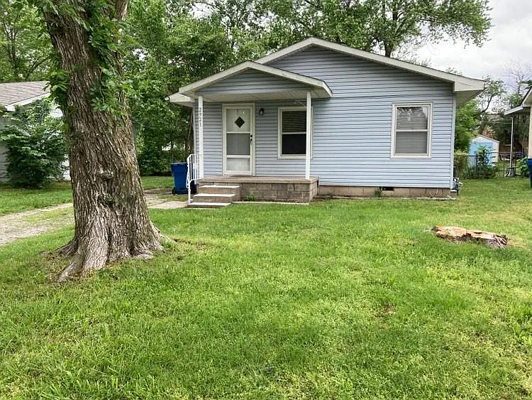 2 bed, 800 sqft, $950 — Photo 1