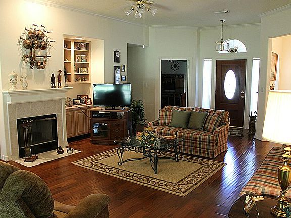 2nd image of 711 Country Meadows Dr