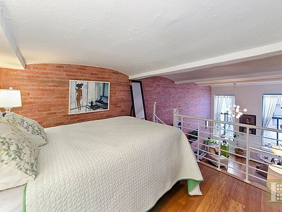 4th image of 39 E 12th St APT 201