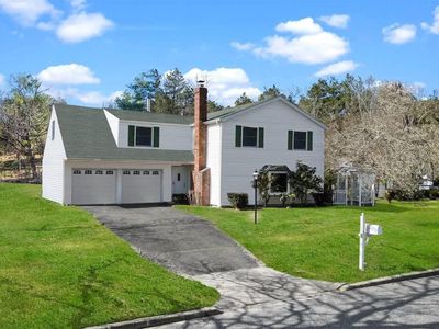 18 S Village Drive, Bellport, NY, 11713