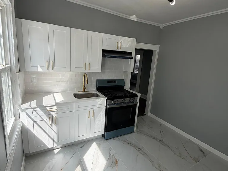 192 Mapes Ave #A — Photo 2