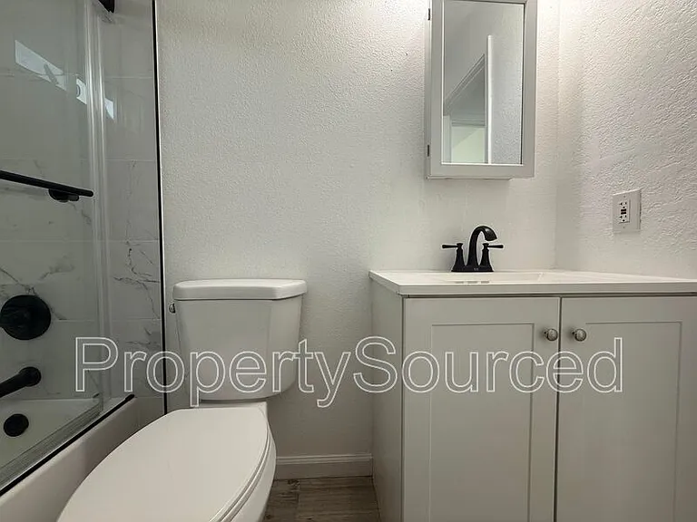 911 H St #2 — Photo 23