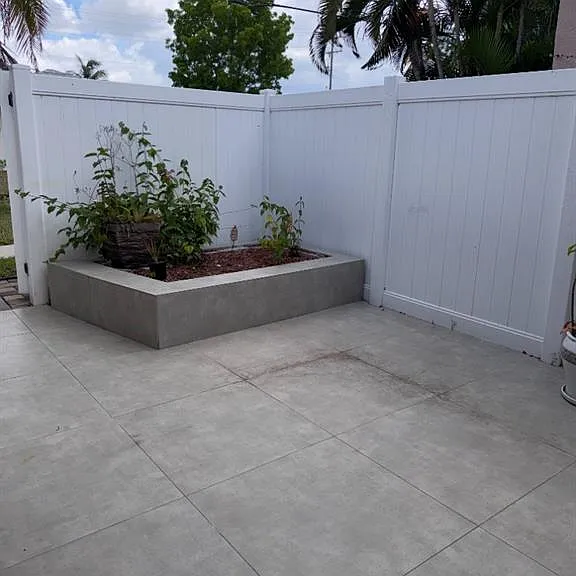 1103 SE 8th Ter #B — Photo 12