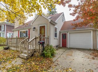317 Sumner St, Grand Ledge, MI 48837