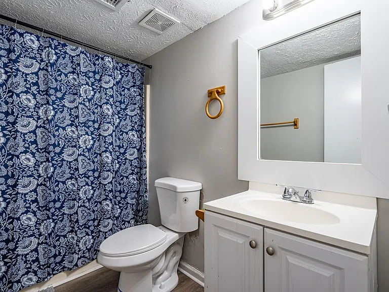 Tarragon Dr — Photo 3