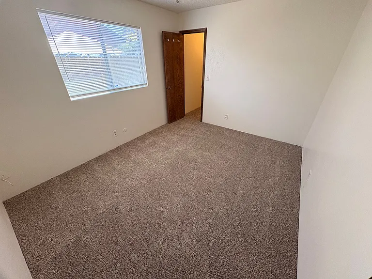907 E Oakridge Ave — Photo 9