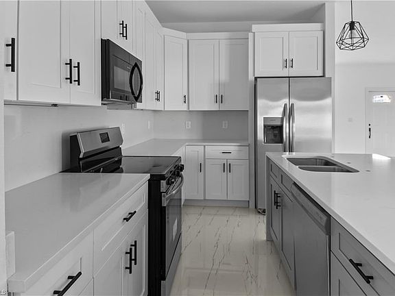 3rd image of 125 NW 18th AVE