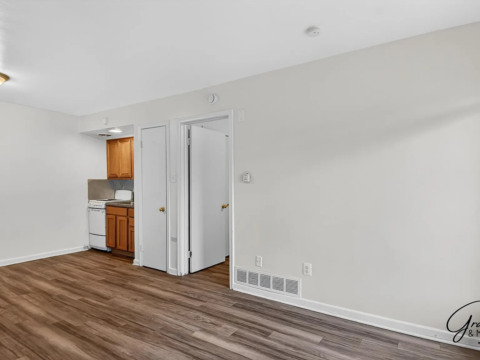 Maplewood Manor — Photo 1