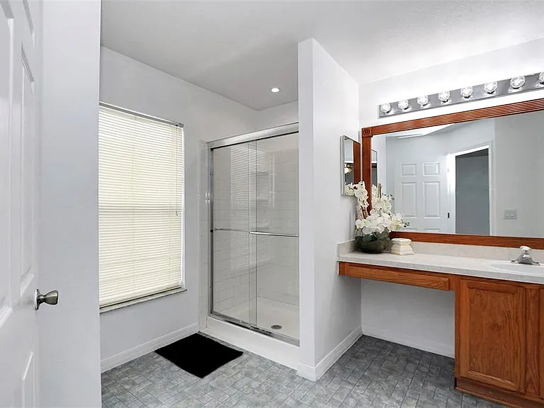 10648 SW 38th Ave — Photo 29