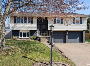 332 Juniper Ln, East Peoria, IL 61611