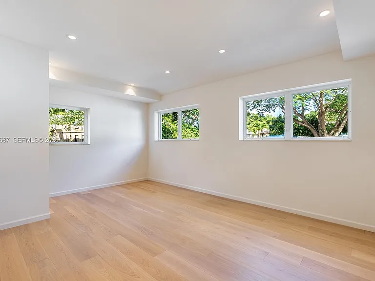 2850 Sheridan Ave — Photo 27