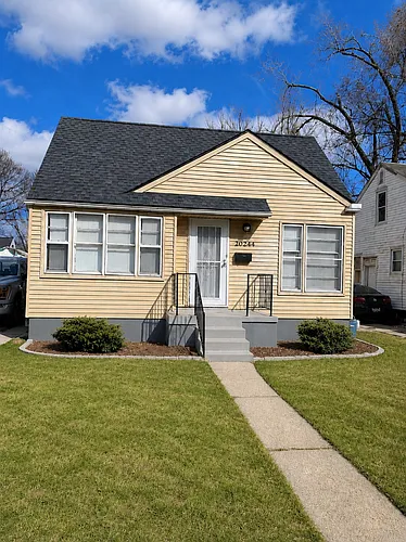 20244 Oakfield St Photo 1