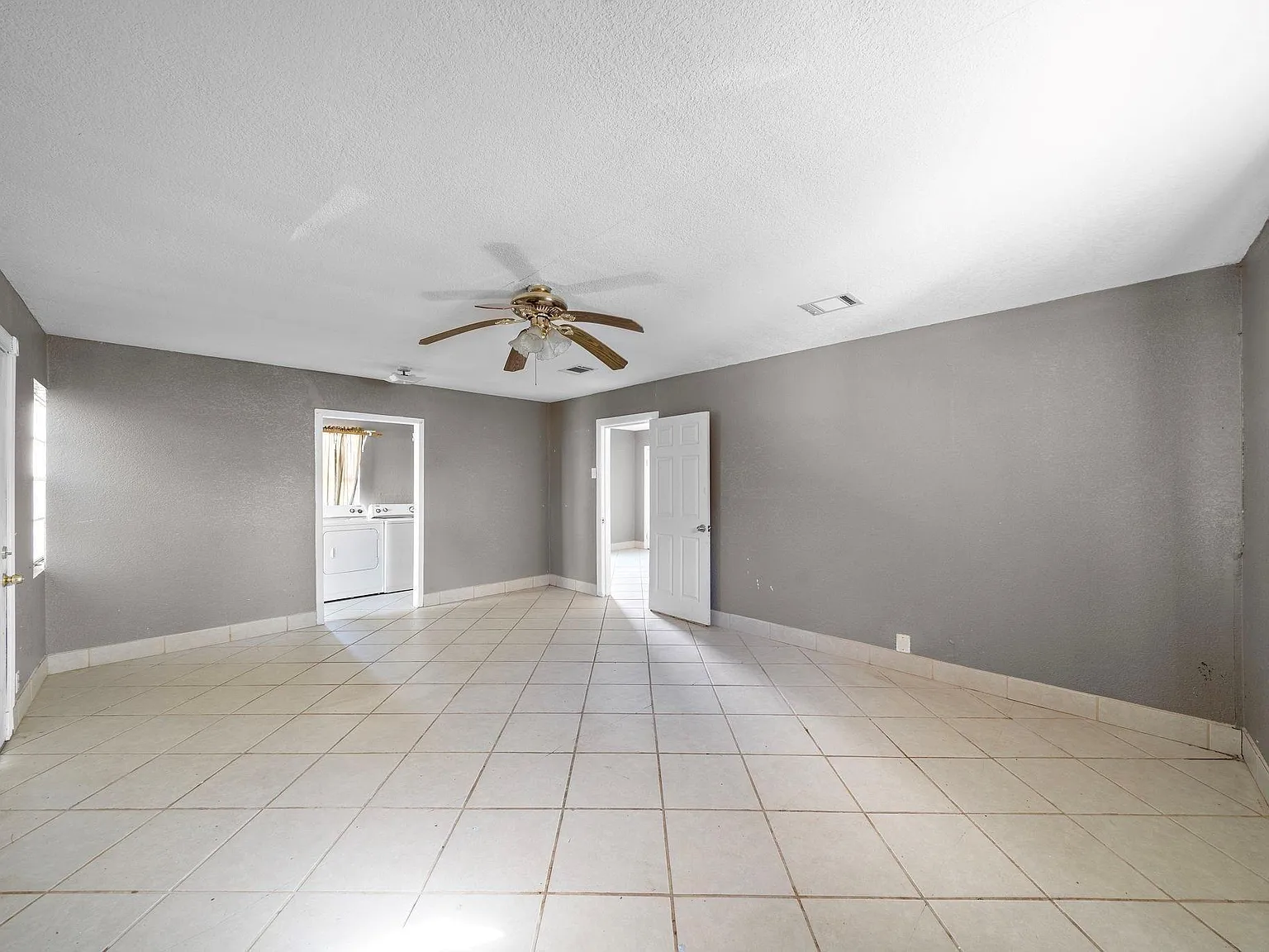 3 bed, 1.0 bath, 1916 sqft, $1,950 — Photo 4