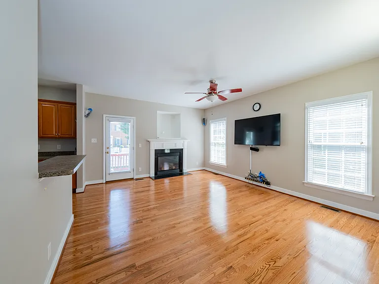 9721 Pemberton Crossing Dr — Photo 28