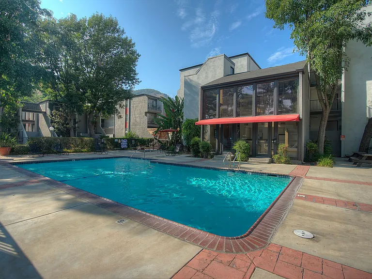 Los Feliz Village — Photo 30
