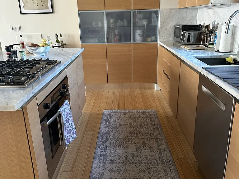 321 W 2nd St #10 — Photo 11