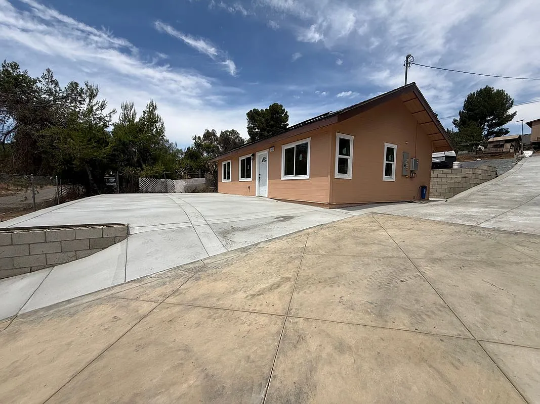 2 bed, 2.0 bath, 794 sqft, $2,950 — Photo 3