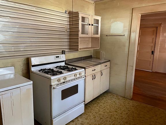 5th image of 942 Noble Ave W
