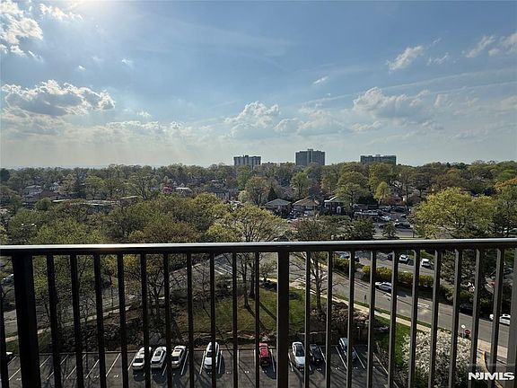 5th image of 6 Horizon Rd #906