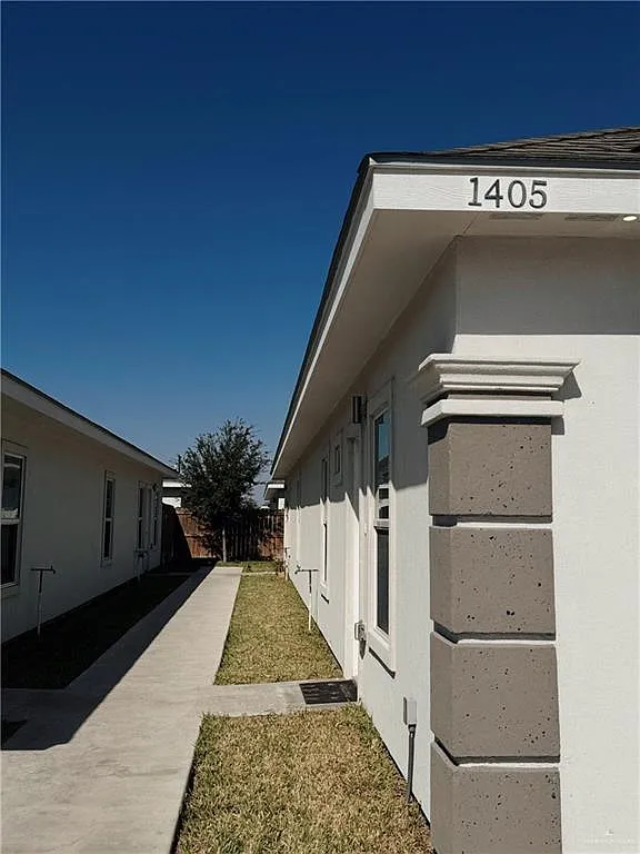 2 bed, 2.0 bath, 1051 sqft, $1,100 — Photo 2