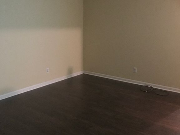 5th image of 3242 Castle Ave