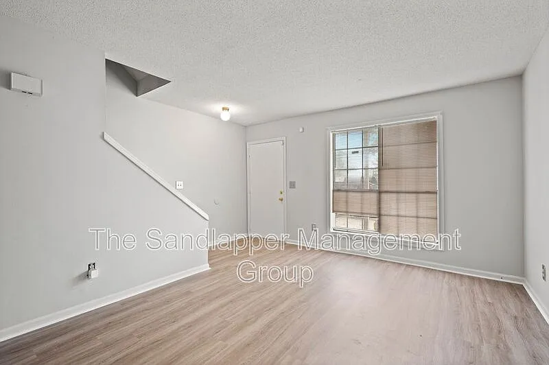 2 bed, 1.5 bath, 1066 sqft, $1,550 — Photo 2