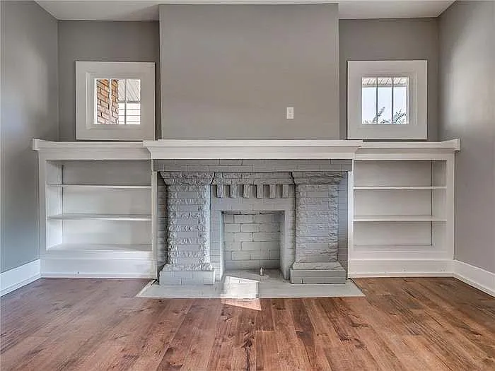 2213 N Shartel Ave — Photo 2