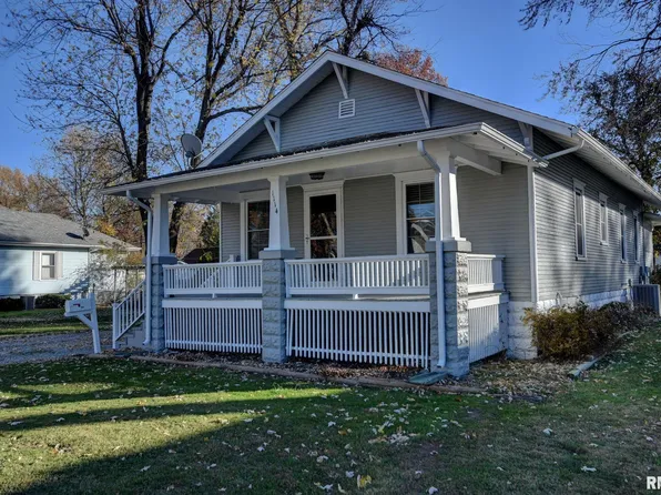 1114 W Vine St, Taylorville, IL 62568