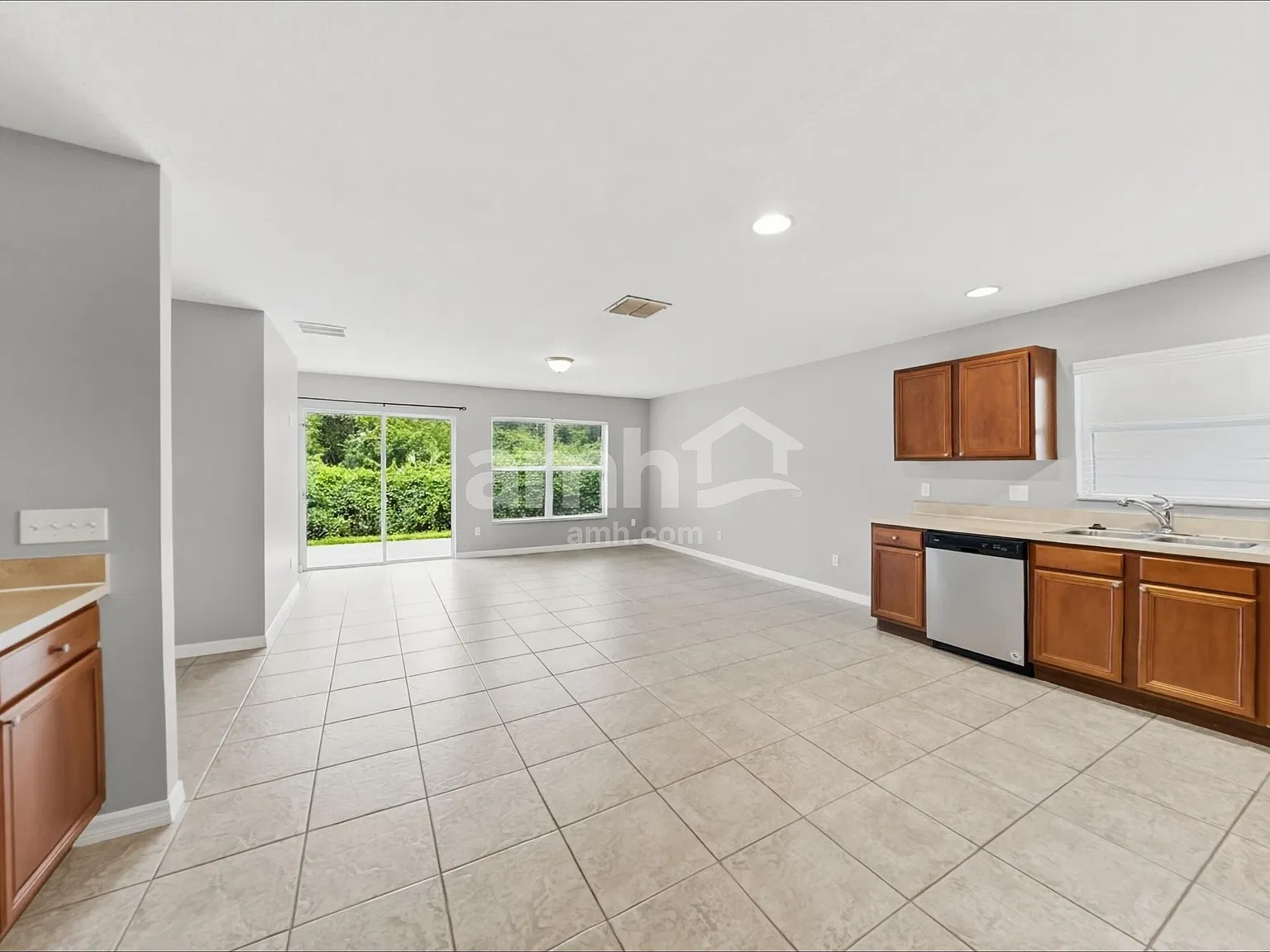 4 bed, 2.0 bath, 1929 sqft, $2,710 — Photo 4