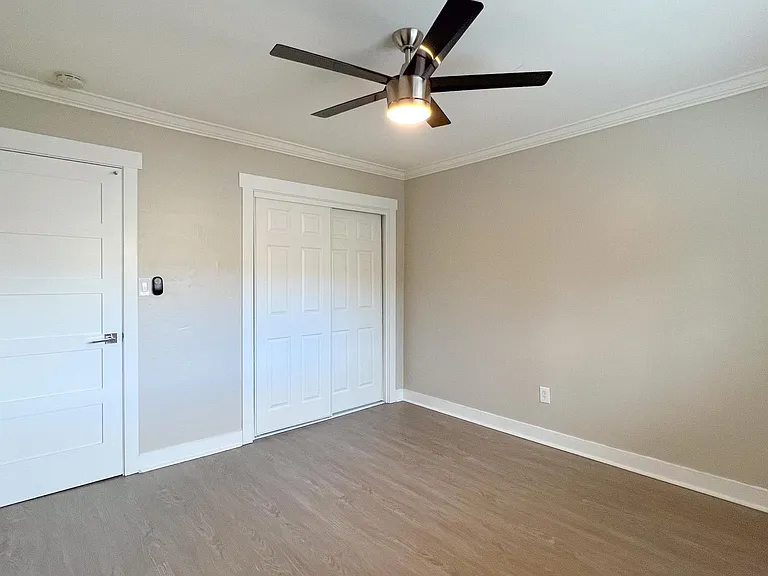 Emerald Ave Apartments — Photo 22