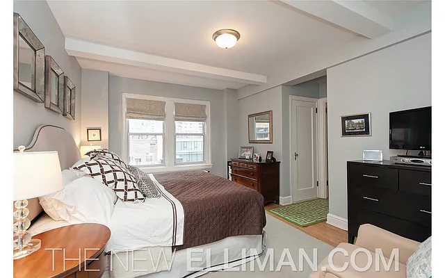 Sold by Douglas Elliman | media 21