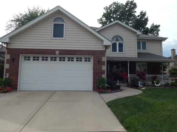 9006 S Milford Ct, Hickory Hills, IL 60457