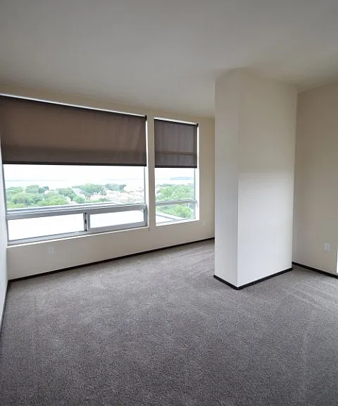 Galaxie High Rise Apartments — Photo 213