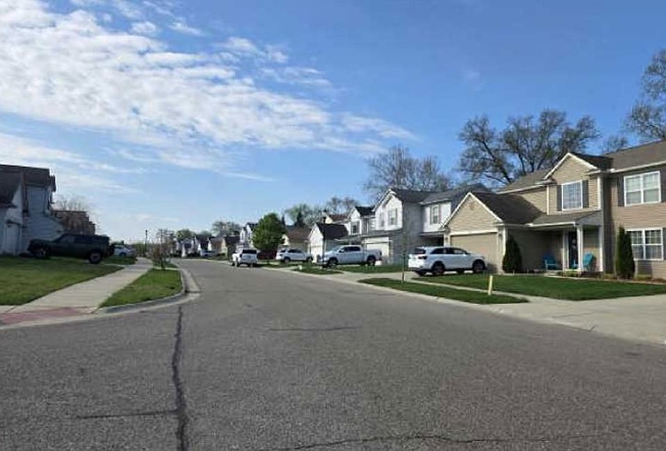 Exterior Neighborhood (street photo)