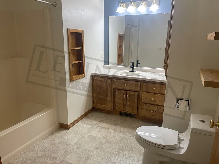 827 Foote St — Photo 2
