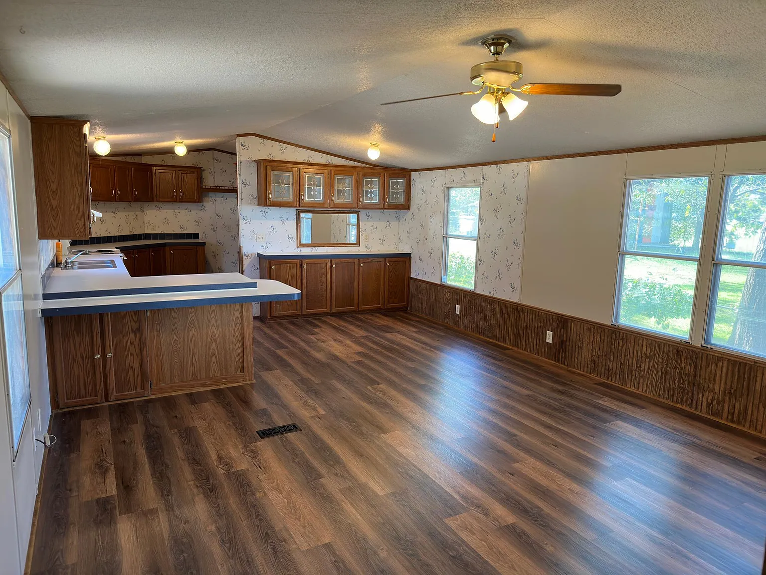 109 Village Bend Rd — Photo 4
