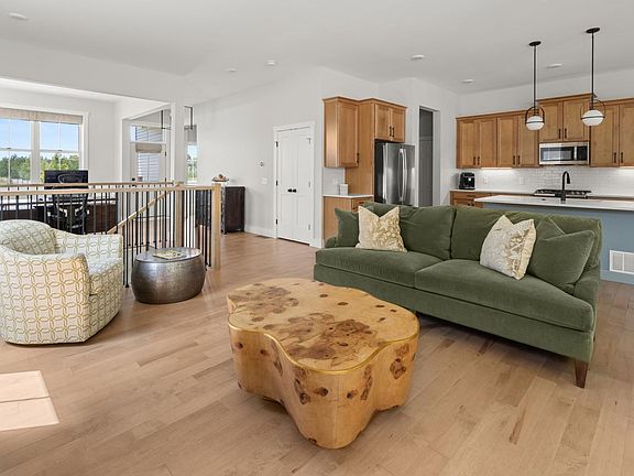 3rd image of 638 Vale Drive