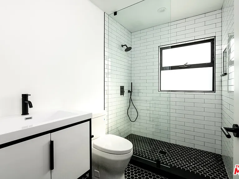 1325 Cabrillo Ave #11 — Photo 13
