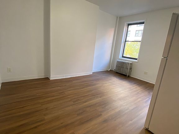 4th image of 420 W 56th St APT 10