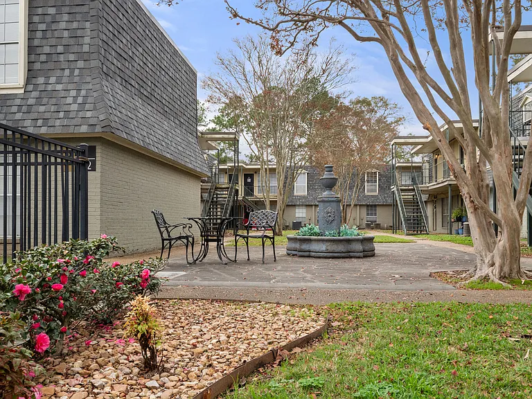 Holly Place — Photo 6