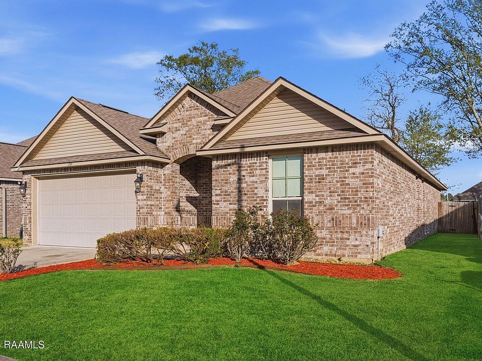 1st image of 204 Bridle Way