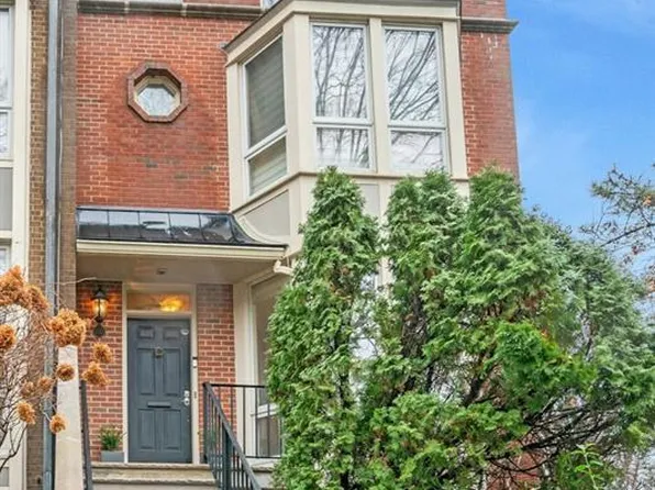 110 Kensington Dr, Fort Lee, NJ 07024