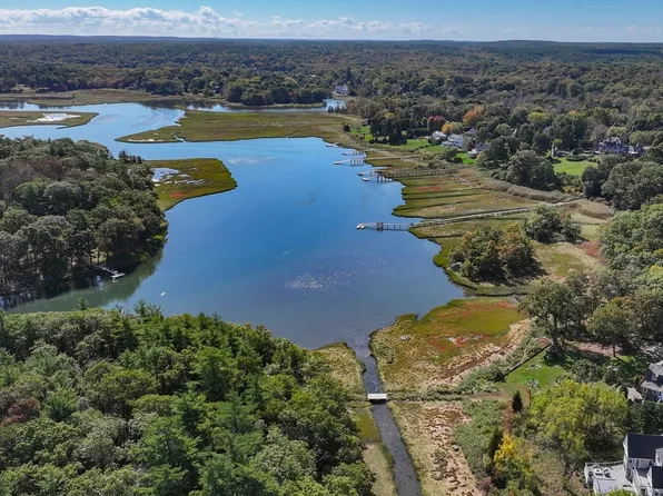 96 Black Horse Ln, Cohasset, MA 02025