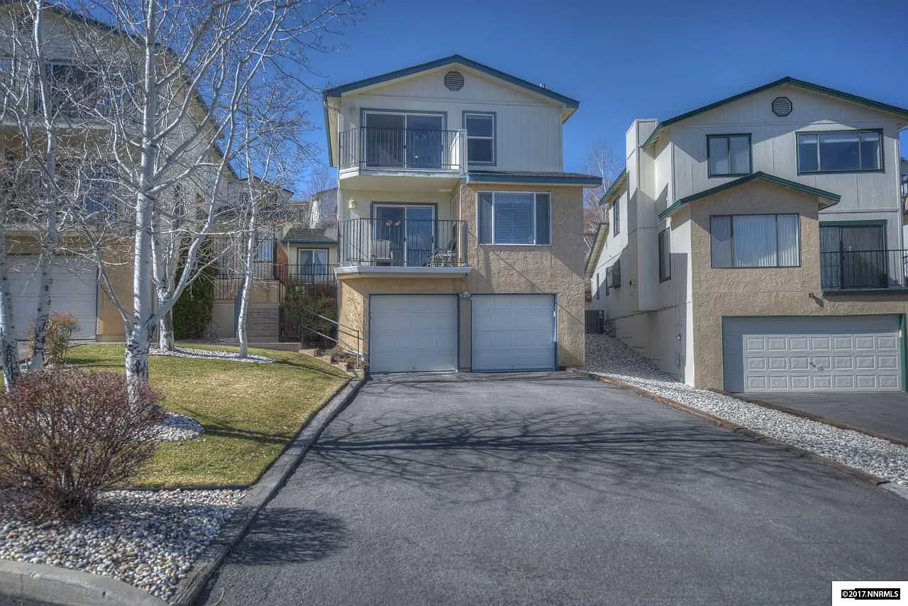 1130 Thompson St photo 1